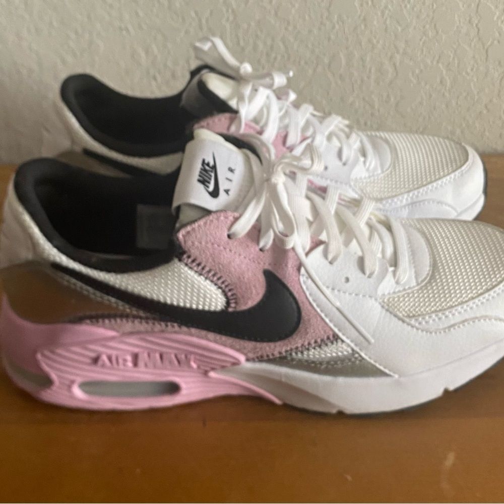 Nike Women's White Pink Black Air Max Sneakers - Picture 5 of 8
